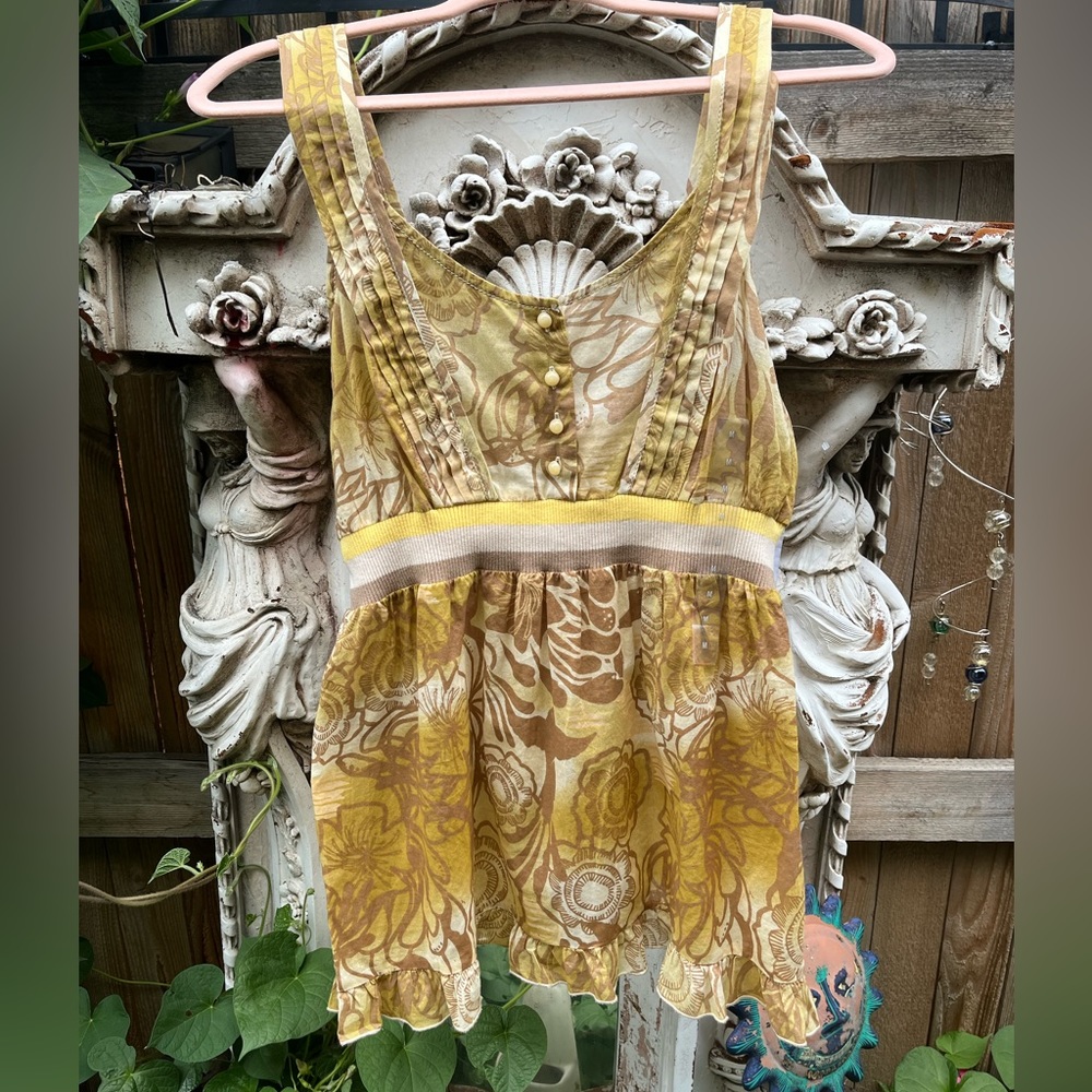 DKNY Flirty Top NWT